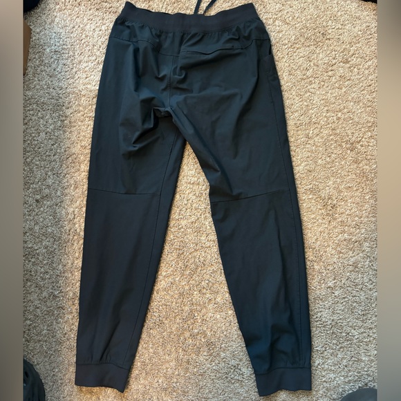 Lulu Lemon men’s joggers - Picture 2 of 3